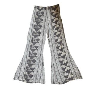 Earthbound Trading Co boho flare pants gray patterned large